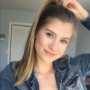 Meet your Posher, Hailey